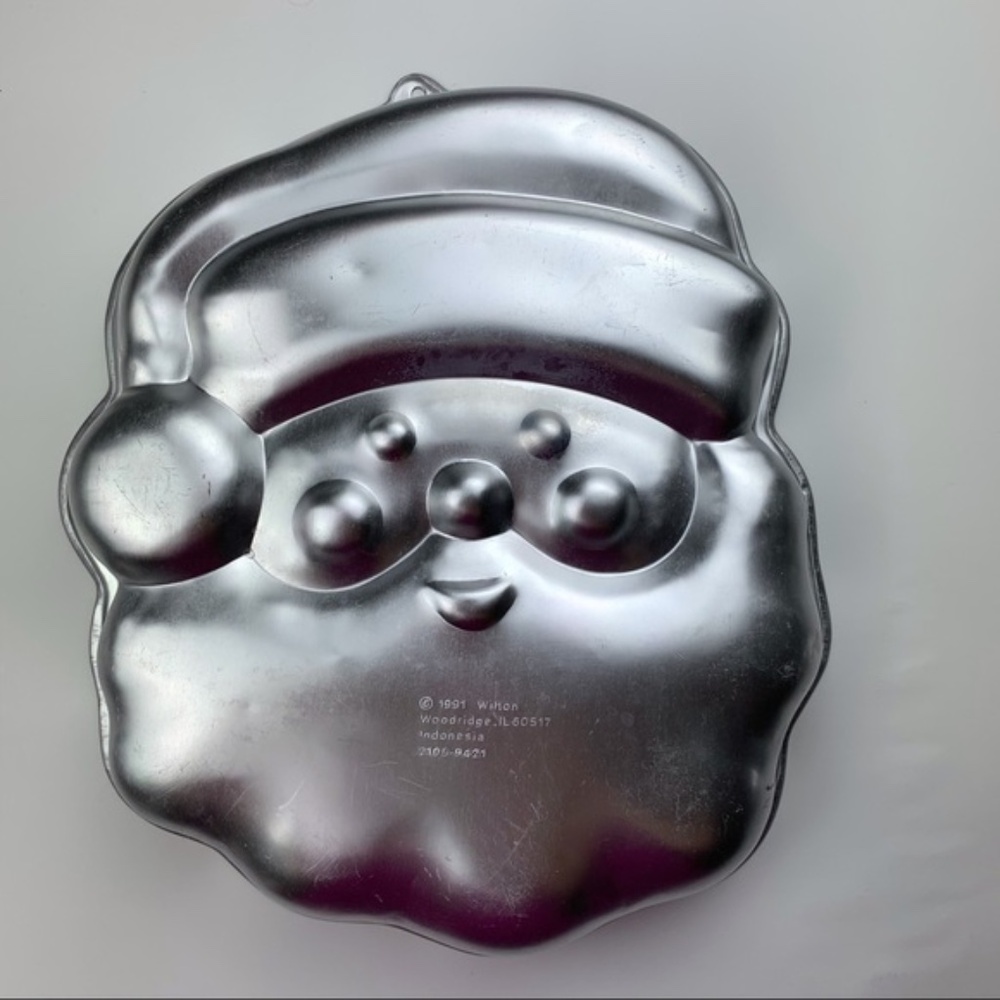 Wilton 1991 Santa cake pan - Picture 2 of 12